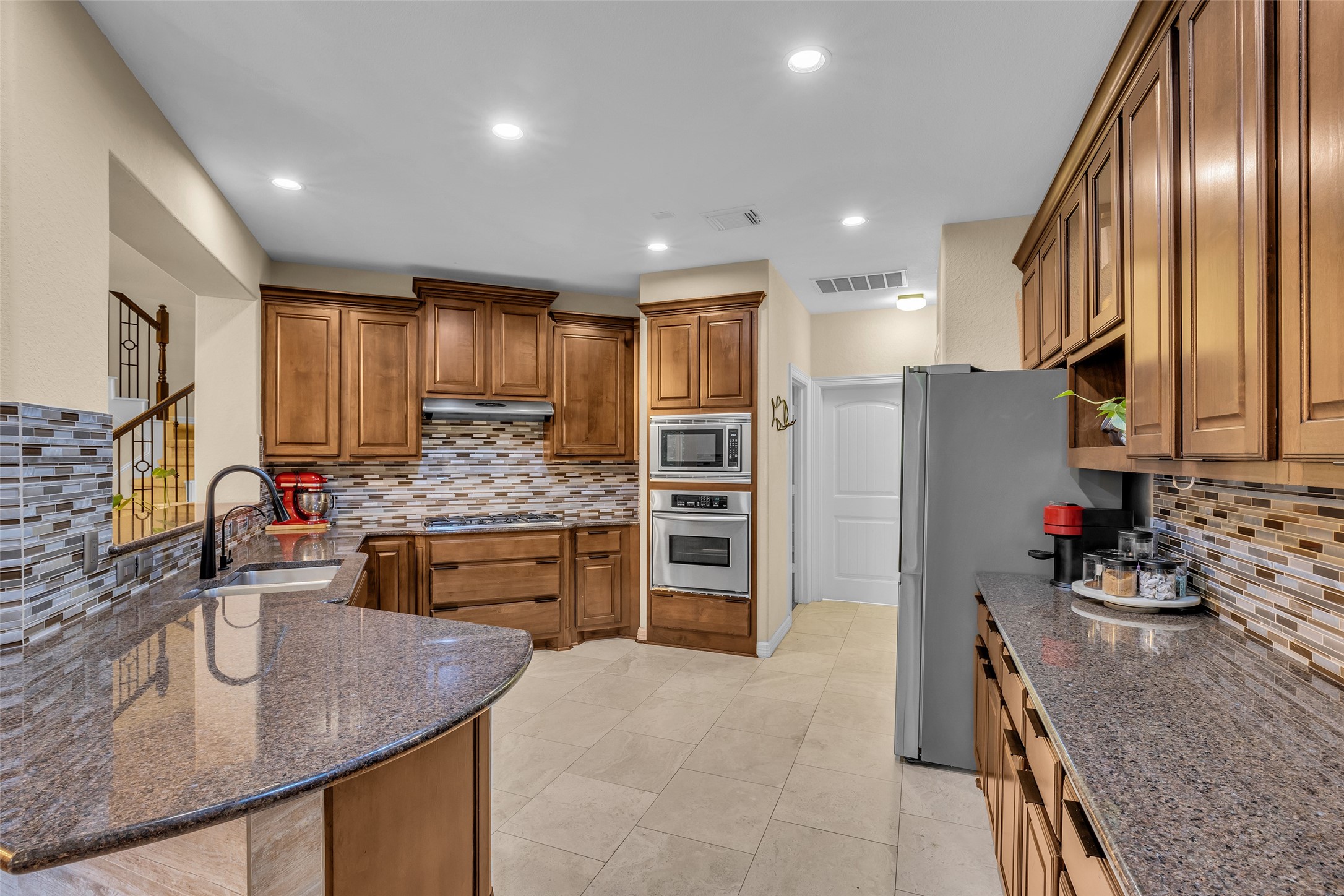 2 Glistening Pond Place Property Photo 4