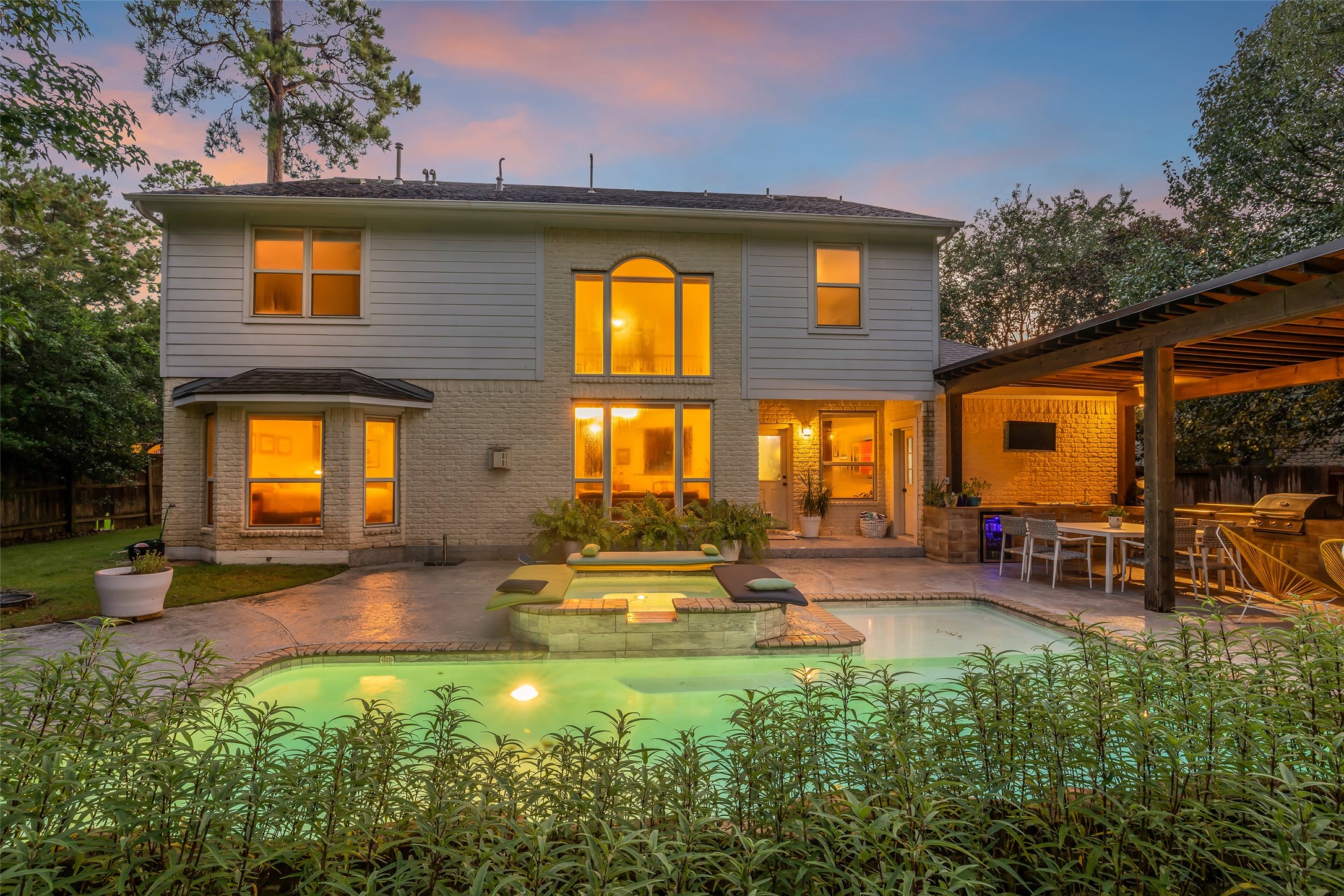 2 Glistening Pond Place Property Photo 4