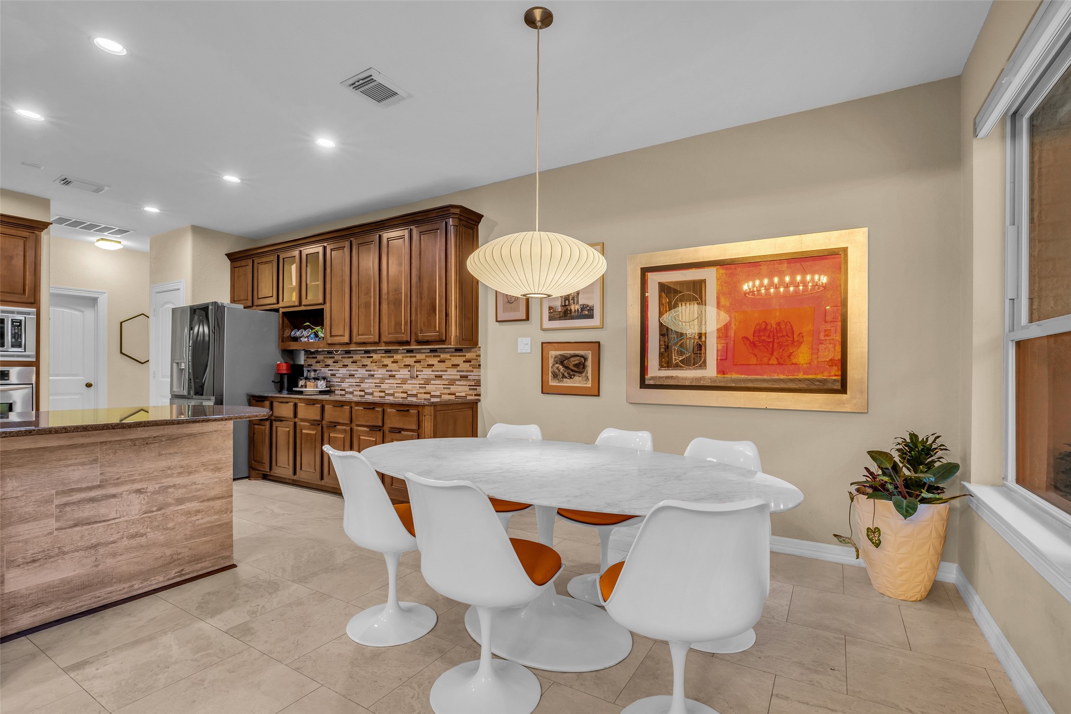 2 Glistening Pond Place Property Photo 9