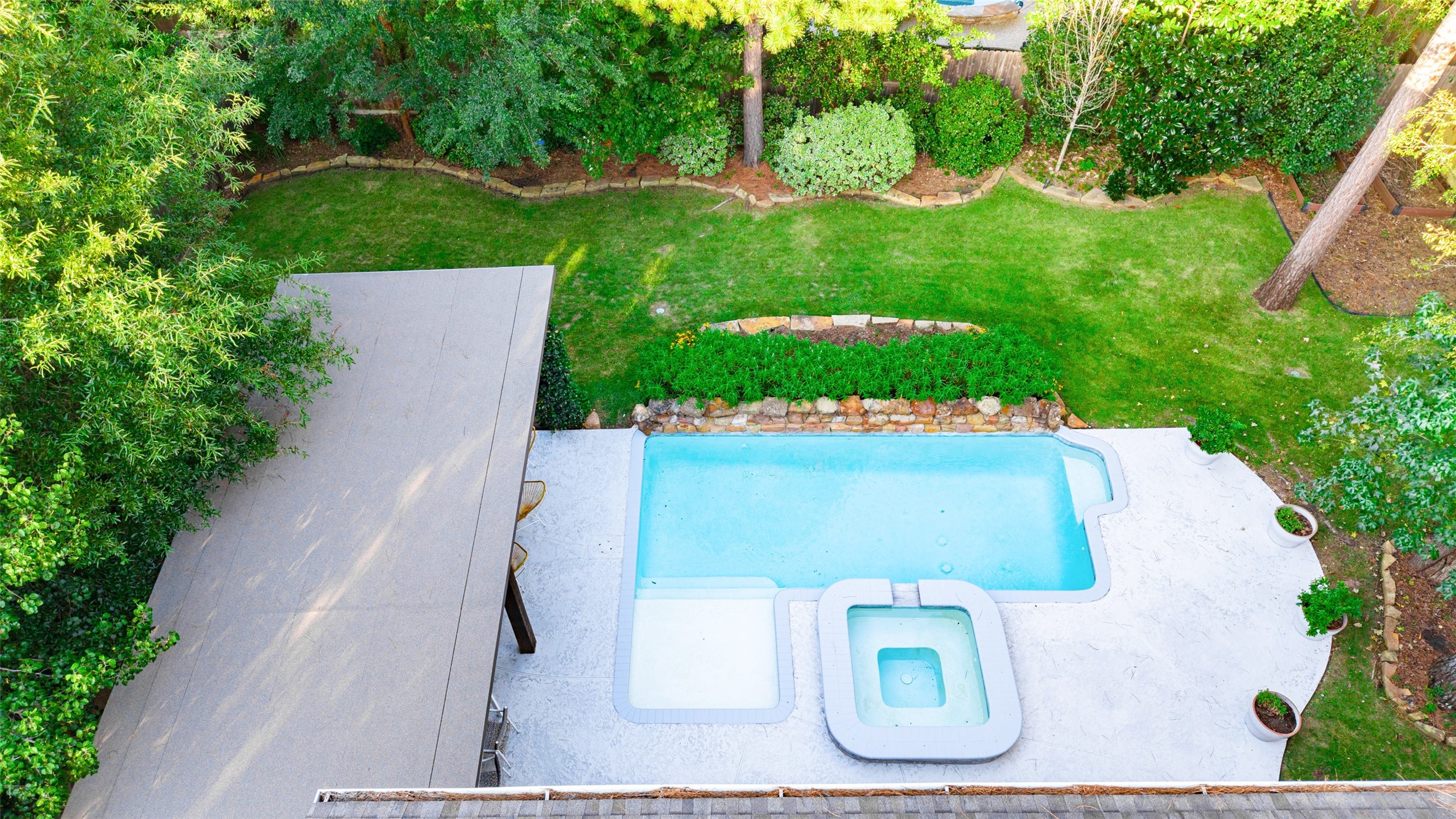 2 Glistening Pond Place Property Photo 30