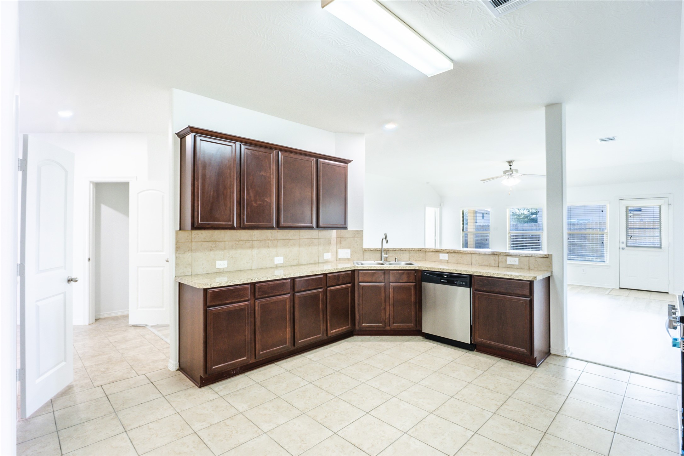 9918 Hideaway Bend Lane Property Photo 2