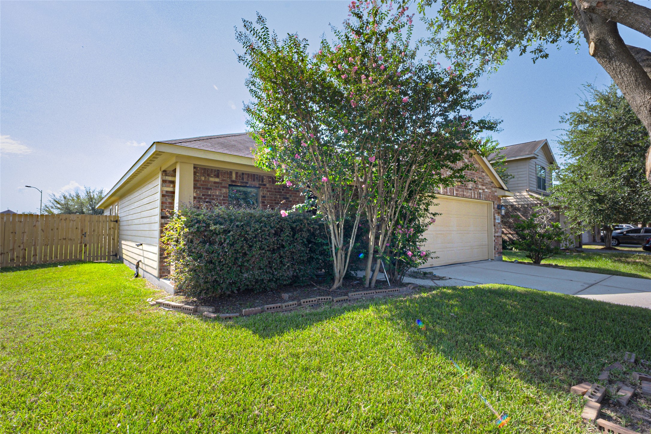9918 Hideaway Bend Lane Property Photo 3