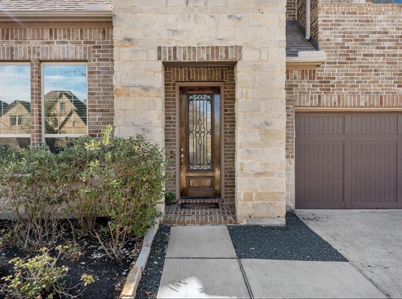 2024 Arrowood Glen Drive Property Photo 2