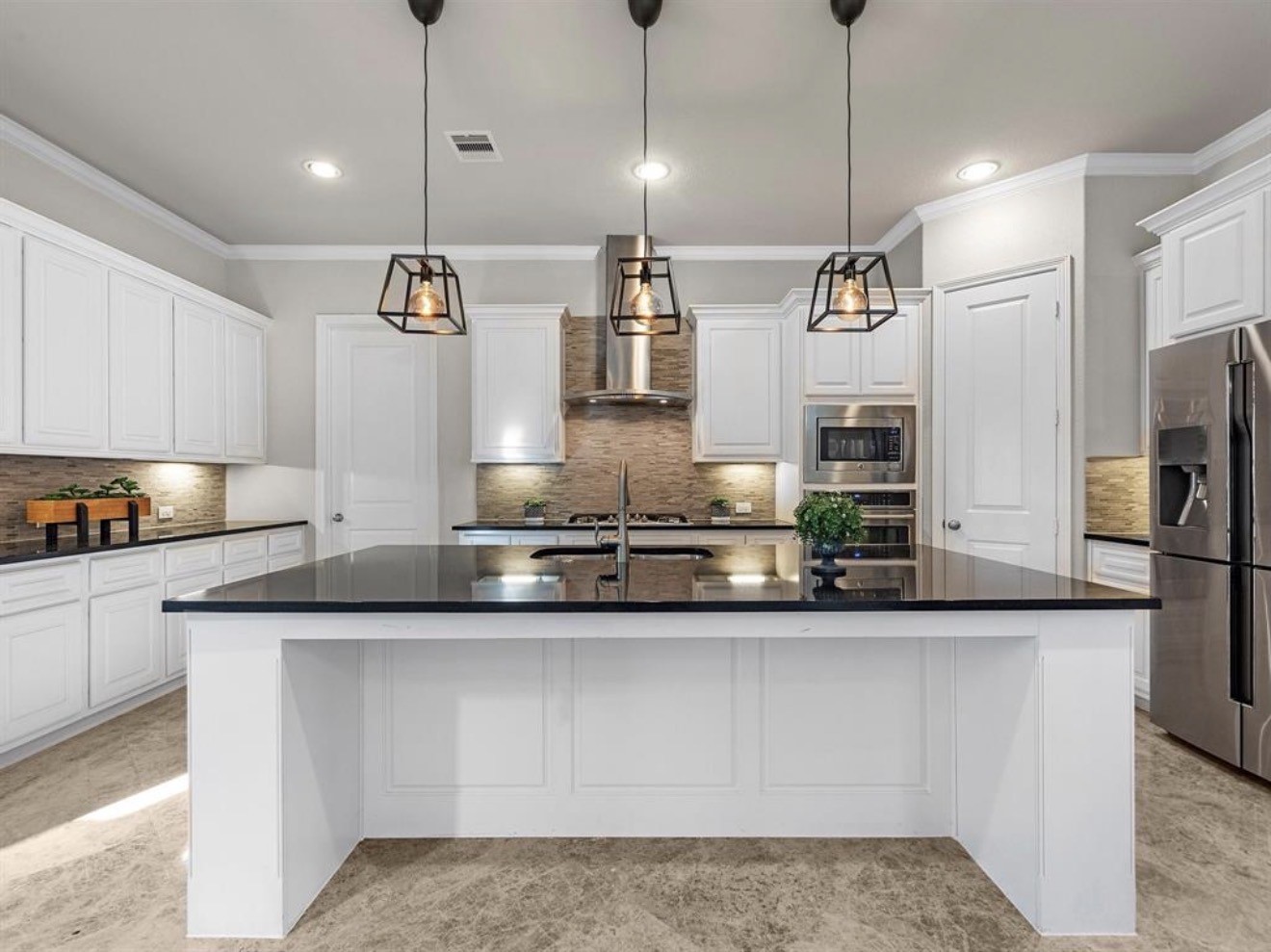 2024 Arrowood Glen Drive Property Photo 10