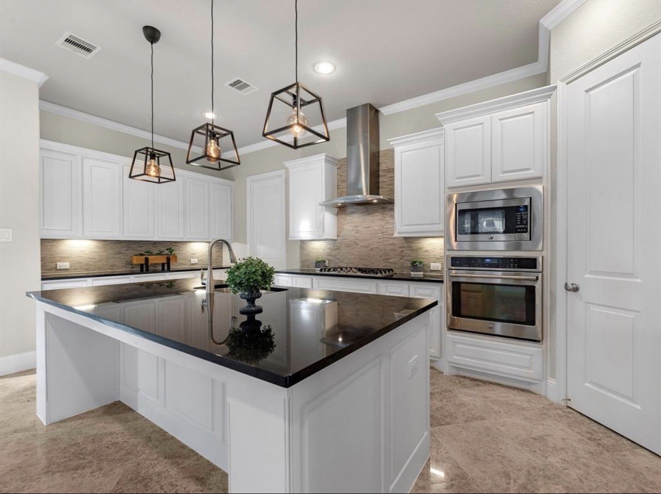 2024 Arrowood Glen Drive Property Photo 11