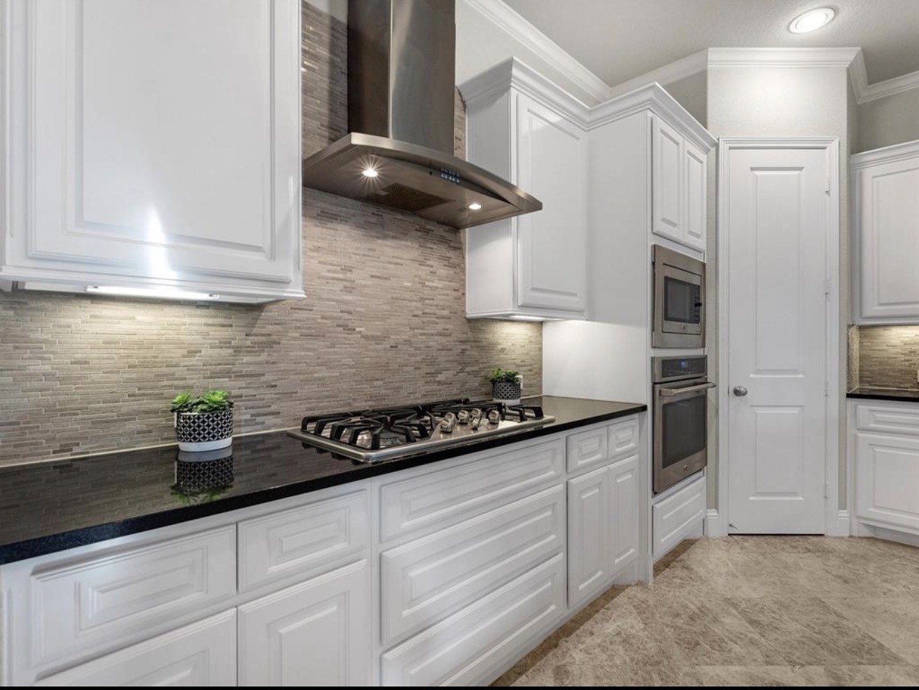2024 Arrowood Glen Drive Property Photo 12