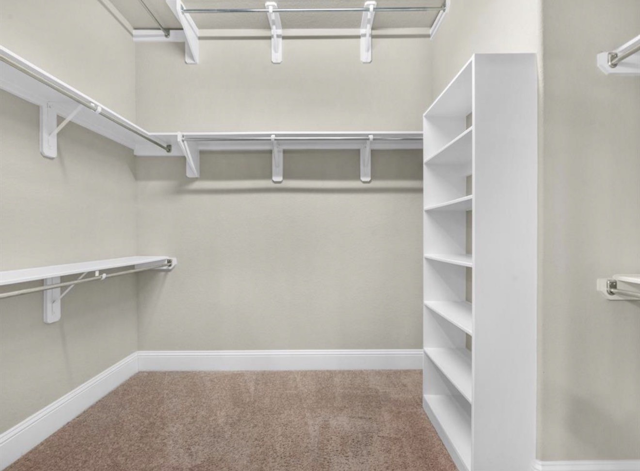 2024 Arrowood Glen Drive Property Photo 17