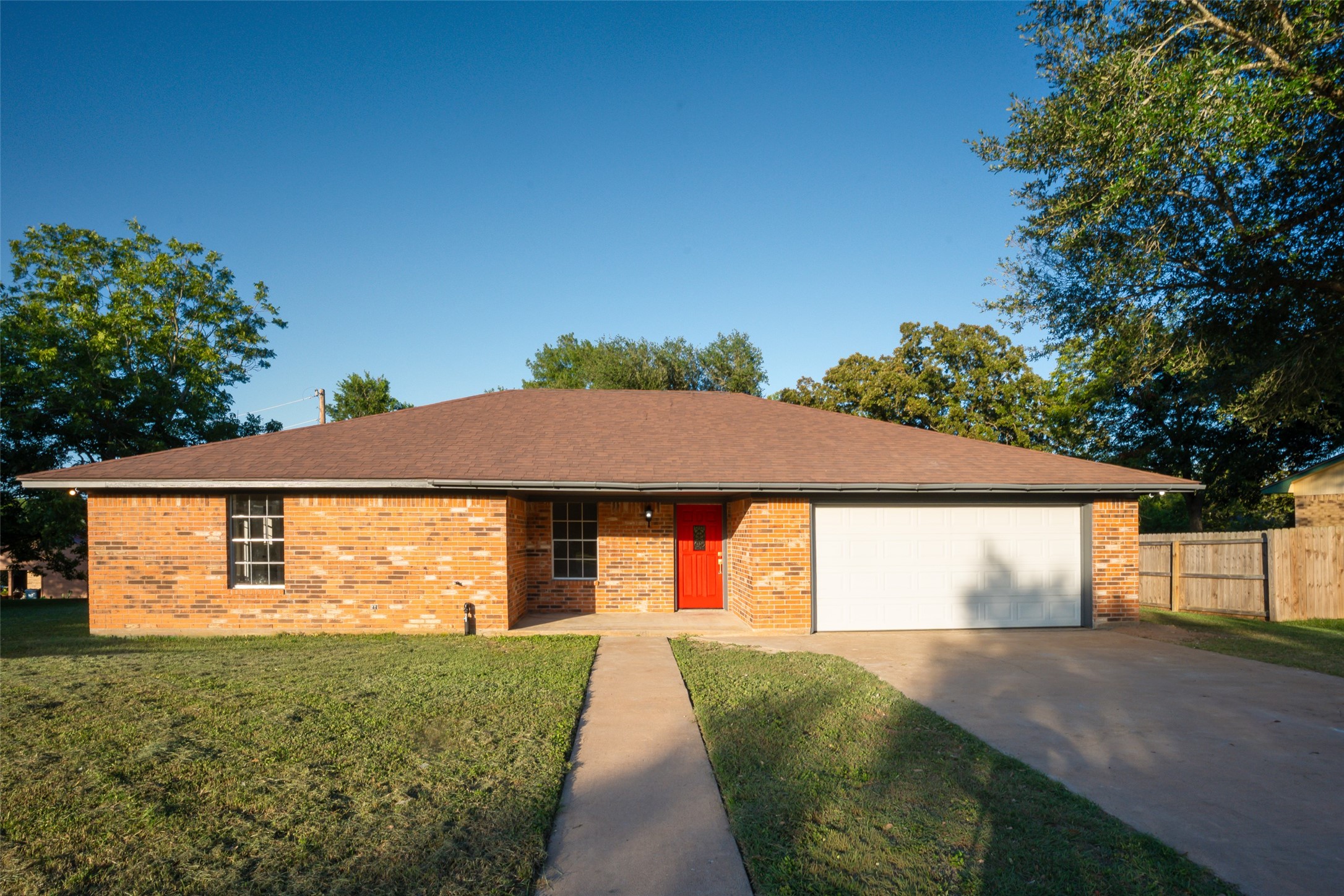 1601 Westwind Dr Property Photo 1