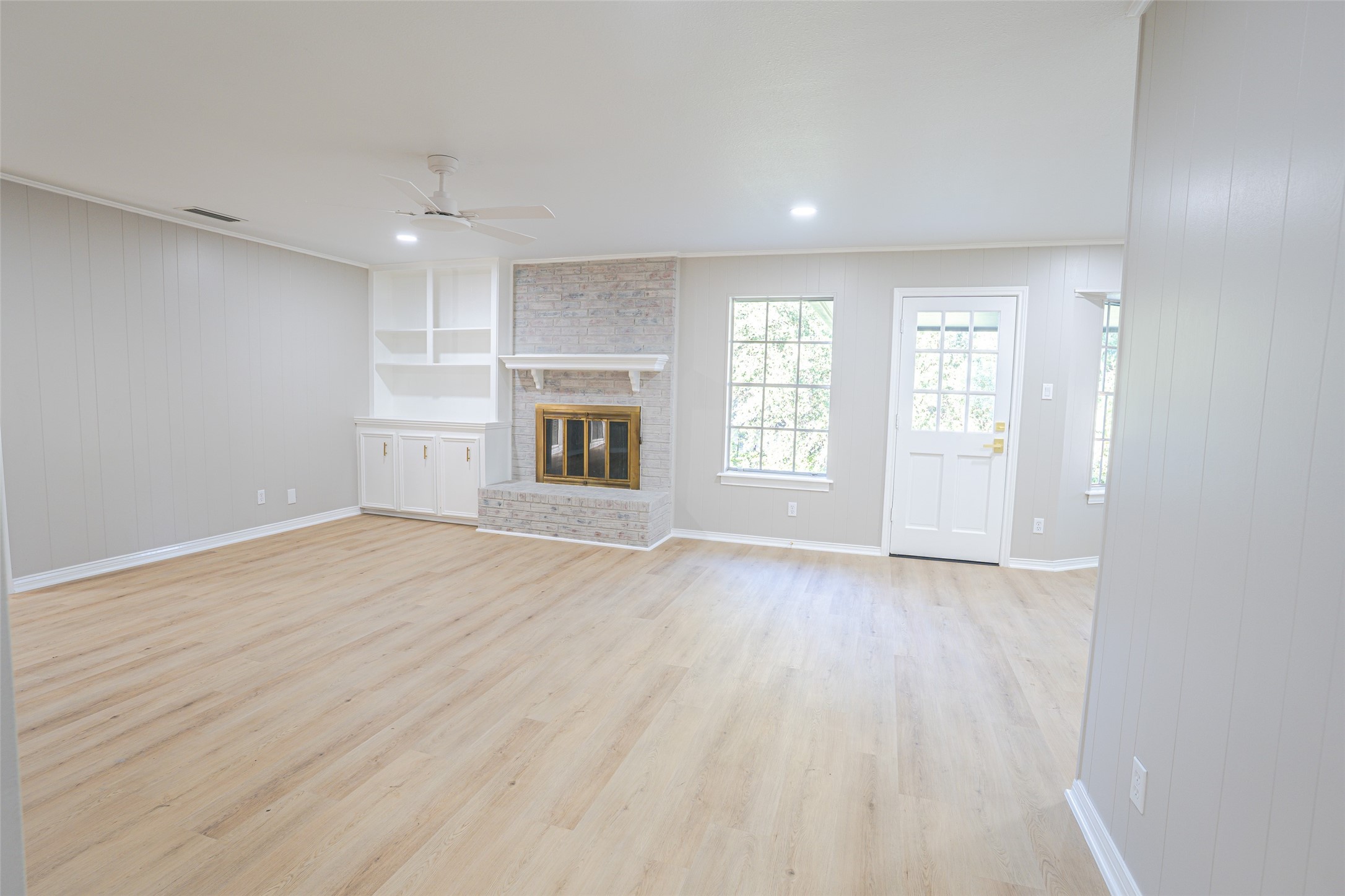 1601 Westwind Dr Property Photo 12