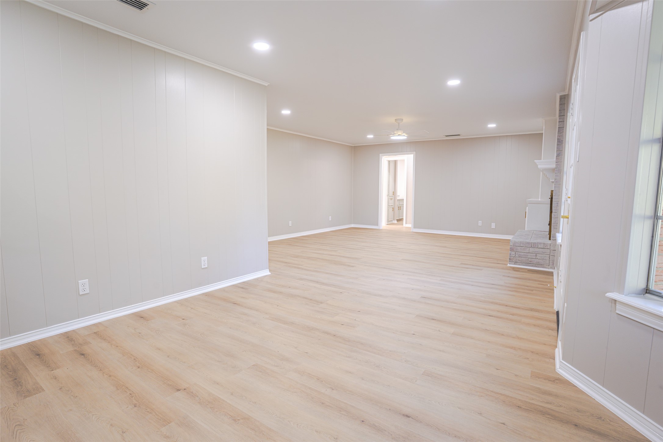 1601 Westwind Dr Property Photo 13