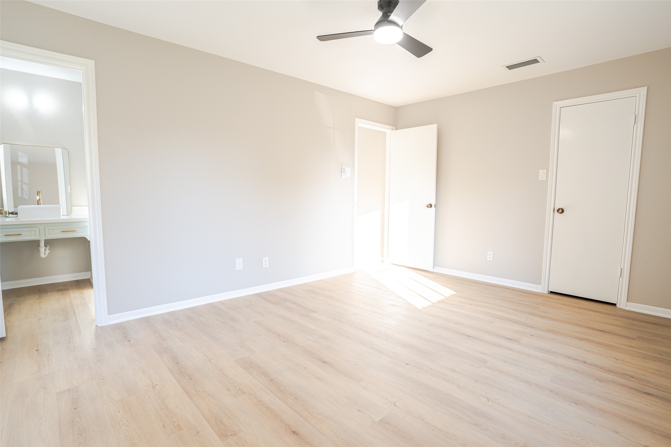 1601 Westwind Dr Property Photo 22