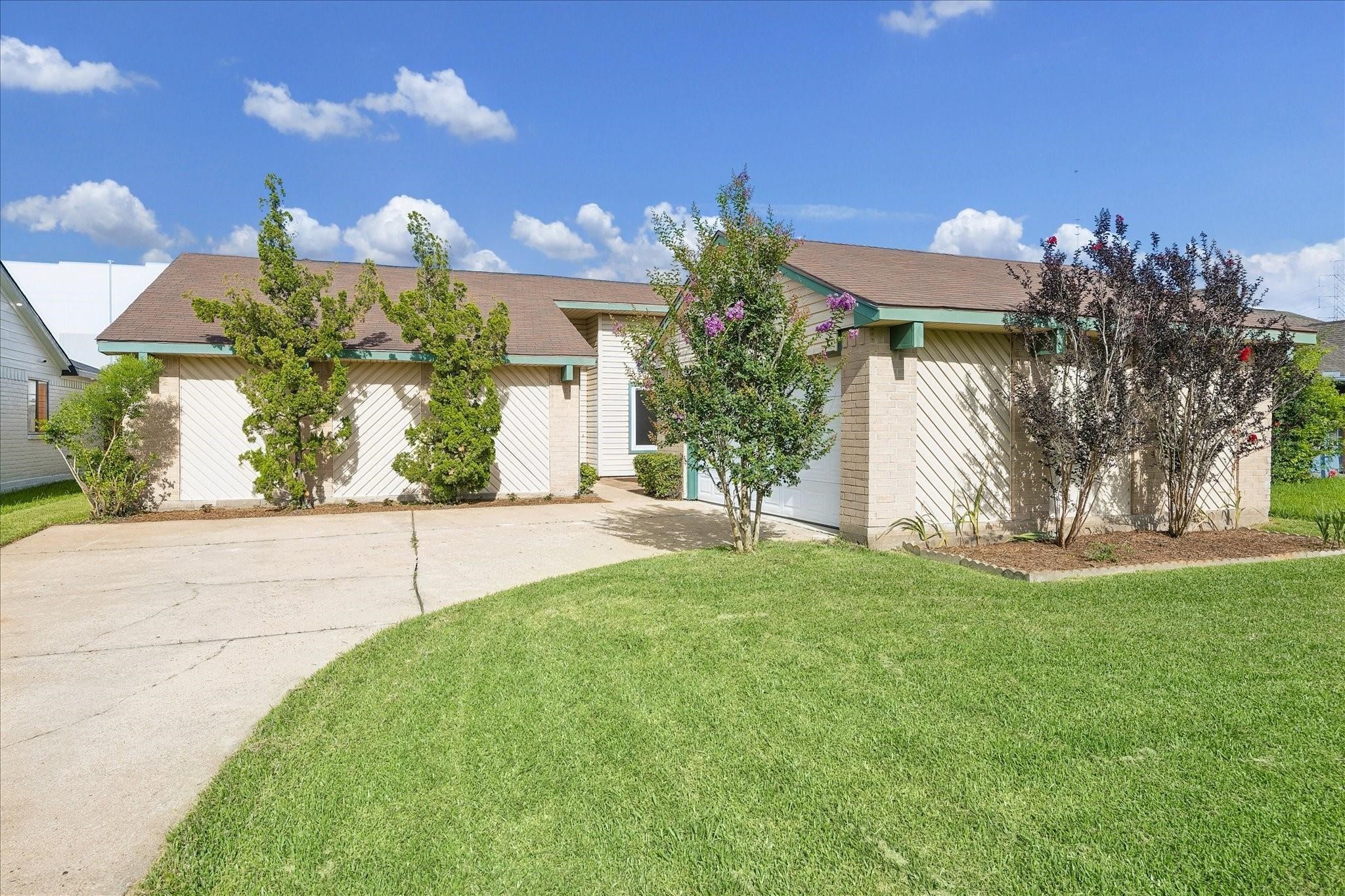 16819 Quail Crest Court Property Photo 1