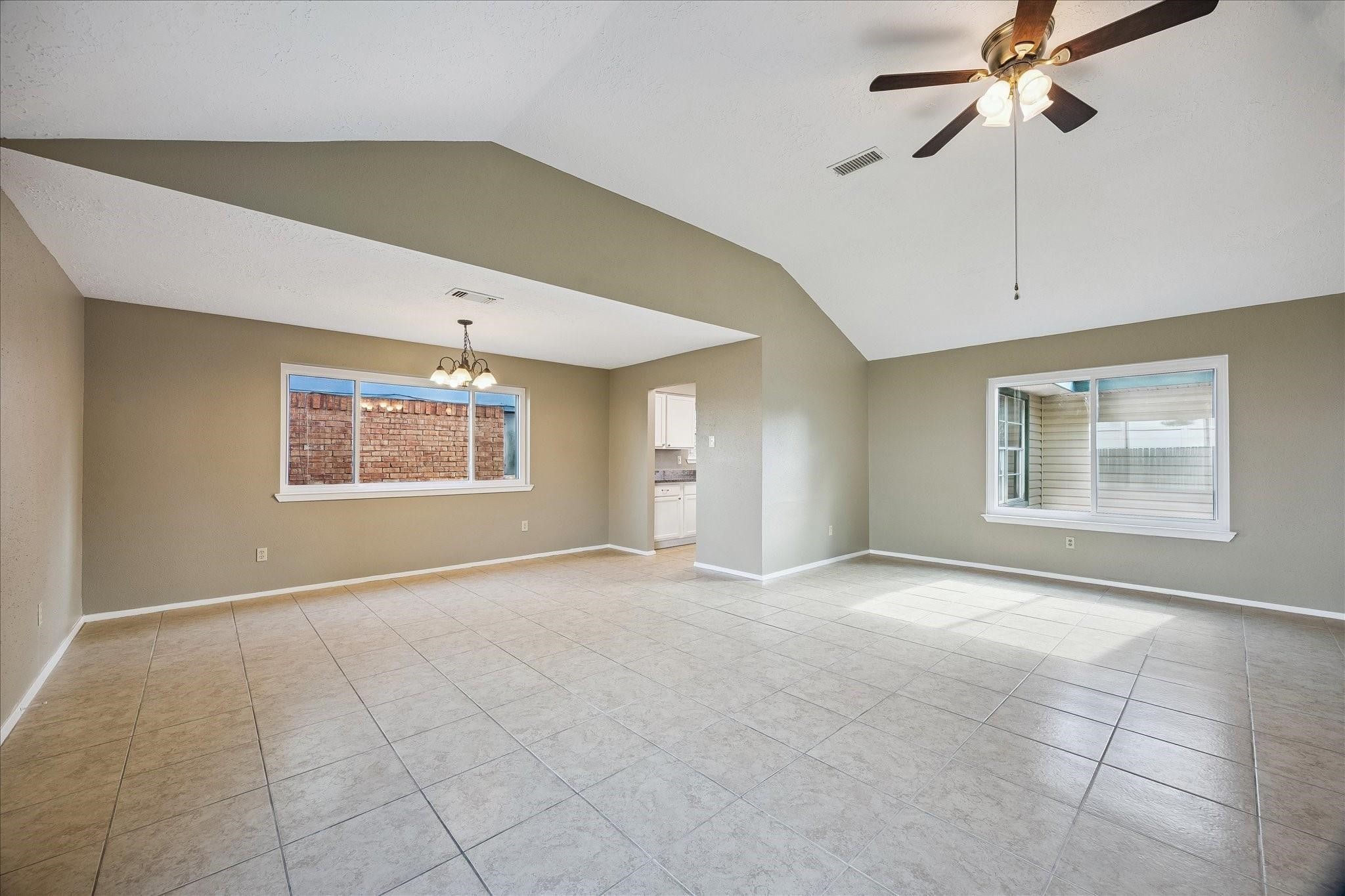 16819 Quail Crest Court Property Photo 3