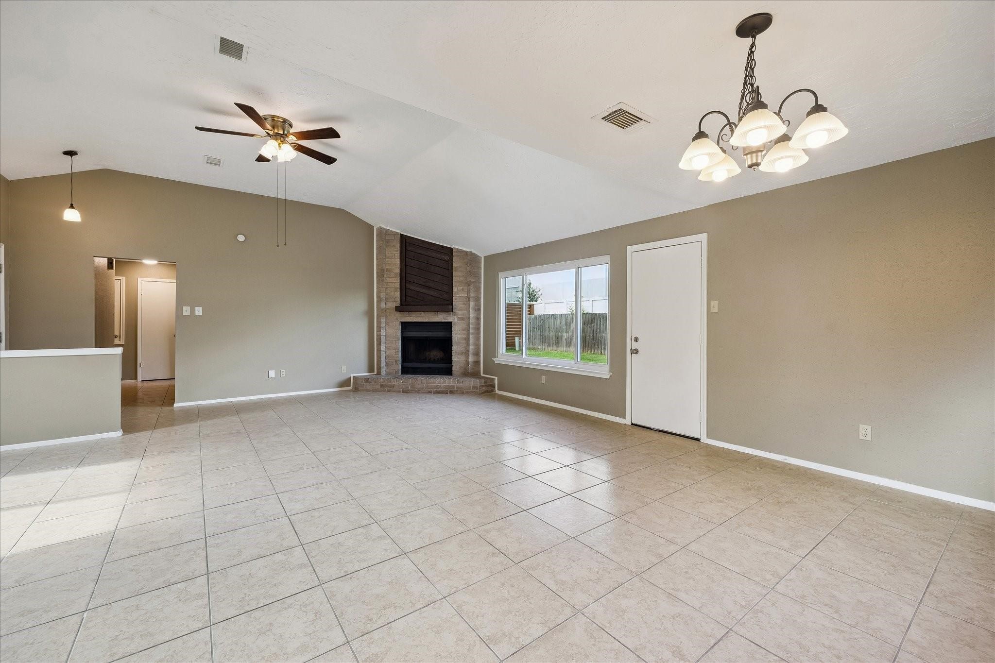 16819 Quail Crest Court Property Photo 5