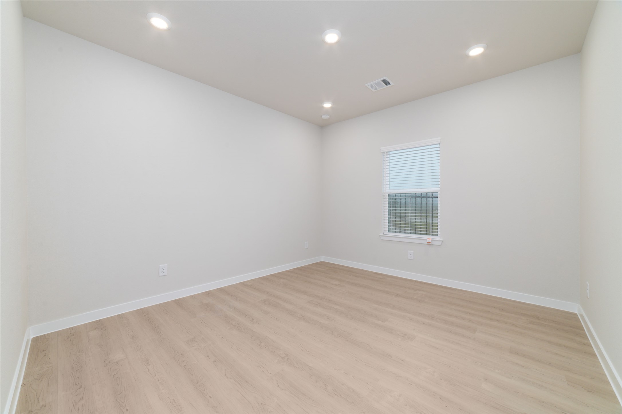 5831 Westwood Shore Drive Property Photo 9