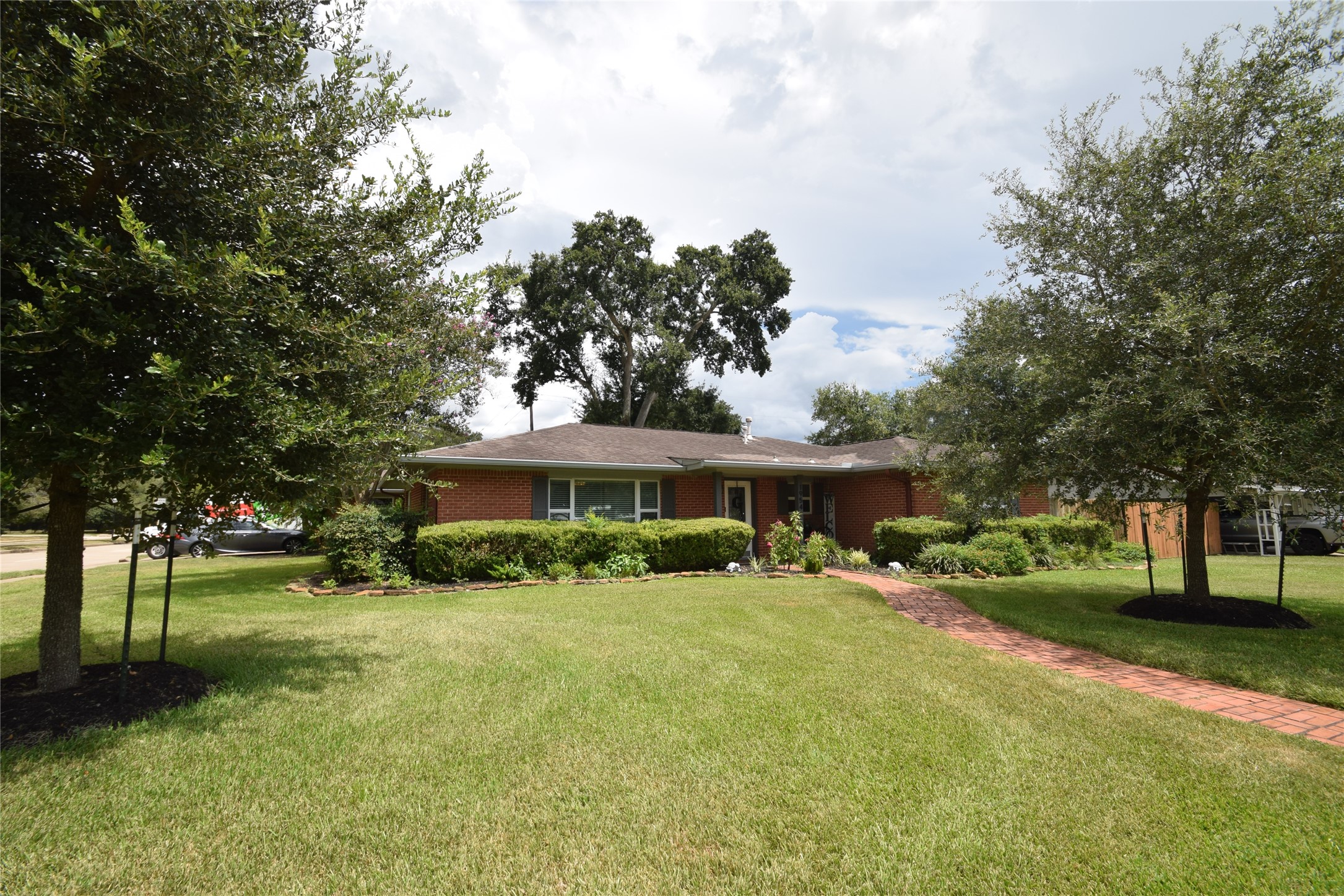 1954 Heights Drive Property Photo 2