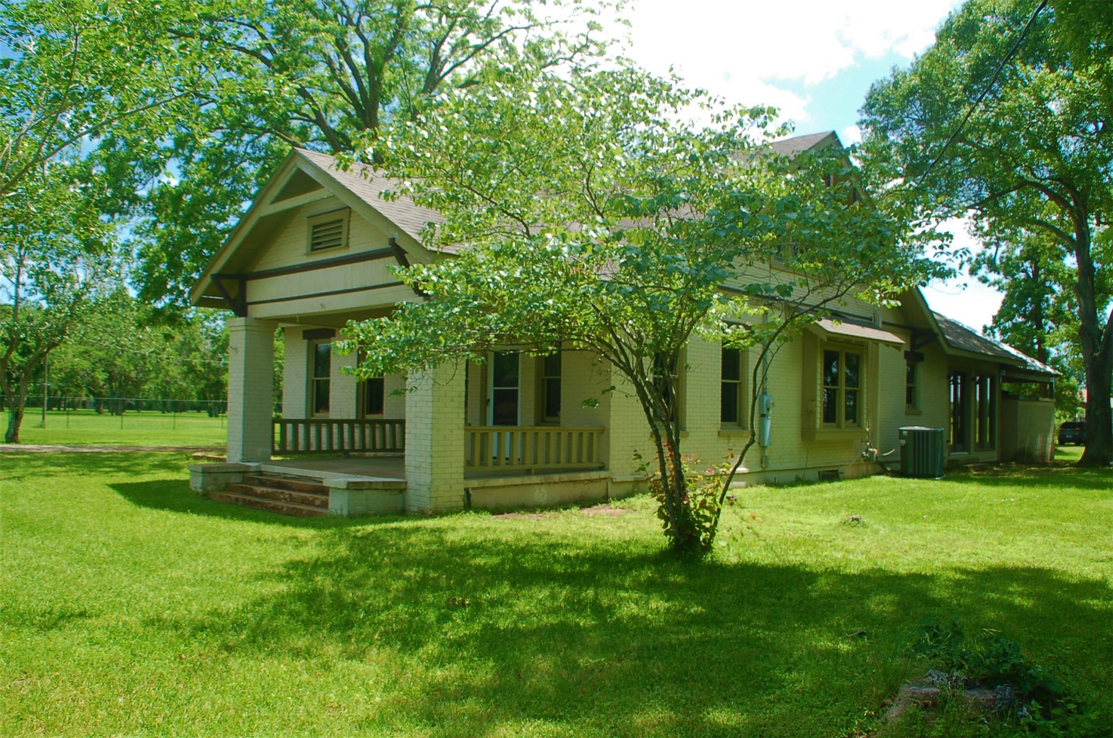 7005 Commerce Street Property Photo