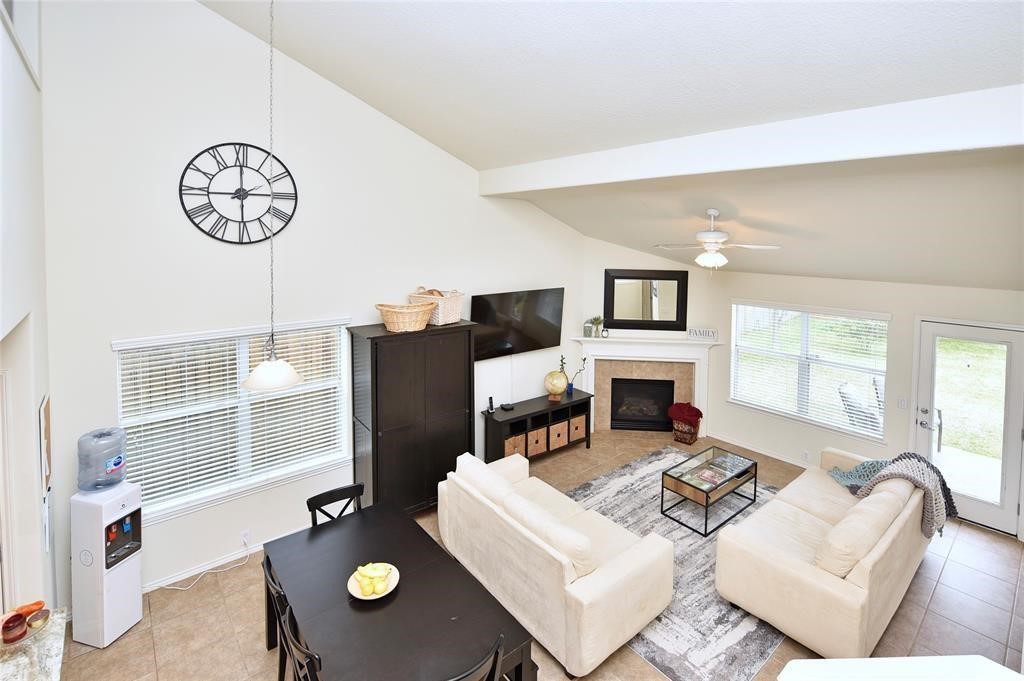 7215 Ravenswood Property Photo 3