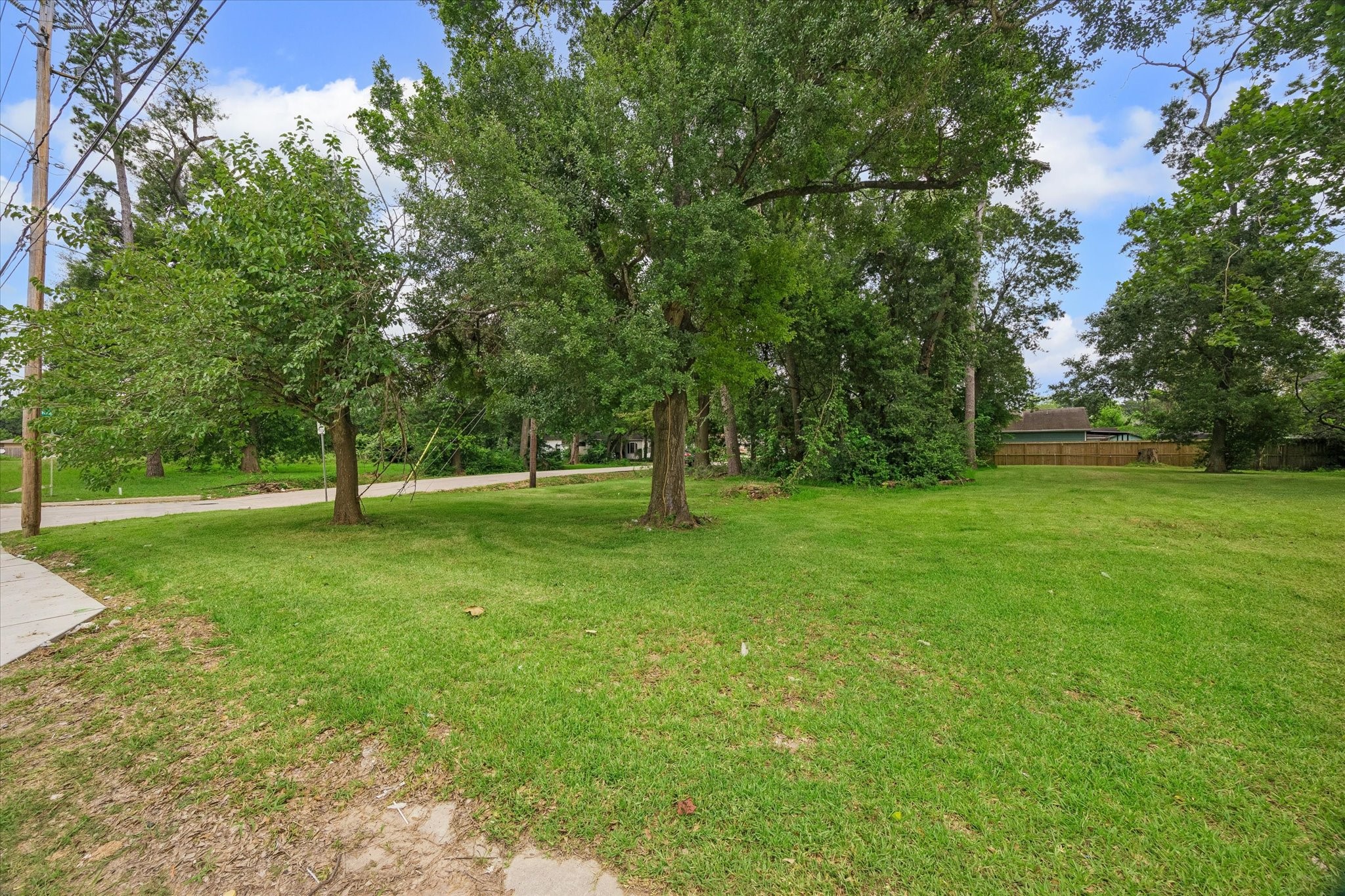 2023 W Little York Road Property Photo 6
