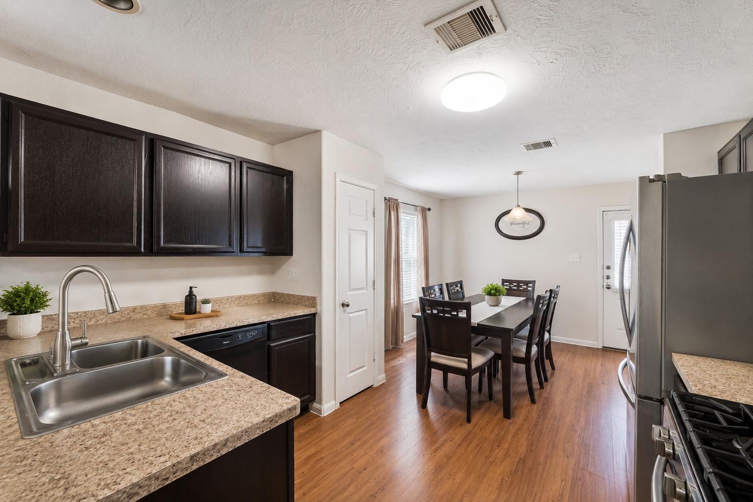 6015 Fergis Drive Property Photo 10