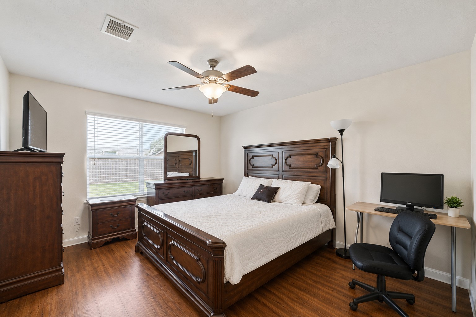 6015 Fergis Drive Property Photo 12