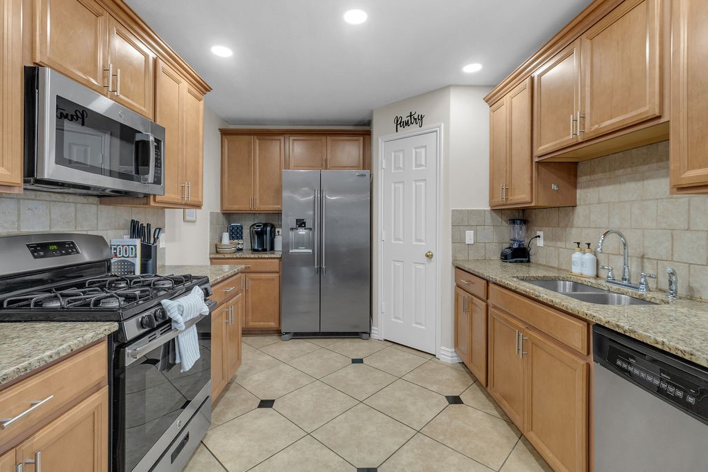 746 Cape Cottage Lane Property Photo 2