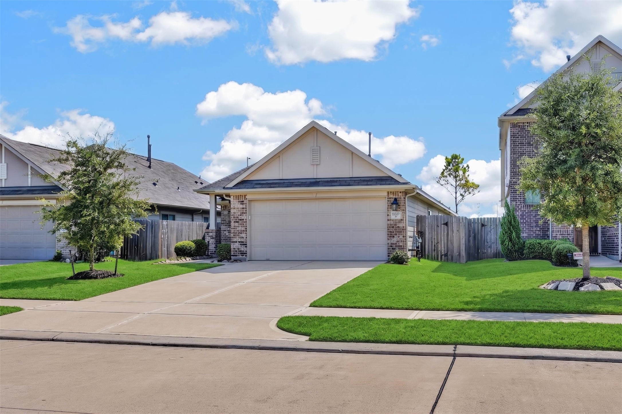 8811 Trenton Landing Lane Property Photo 3