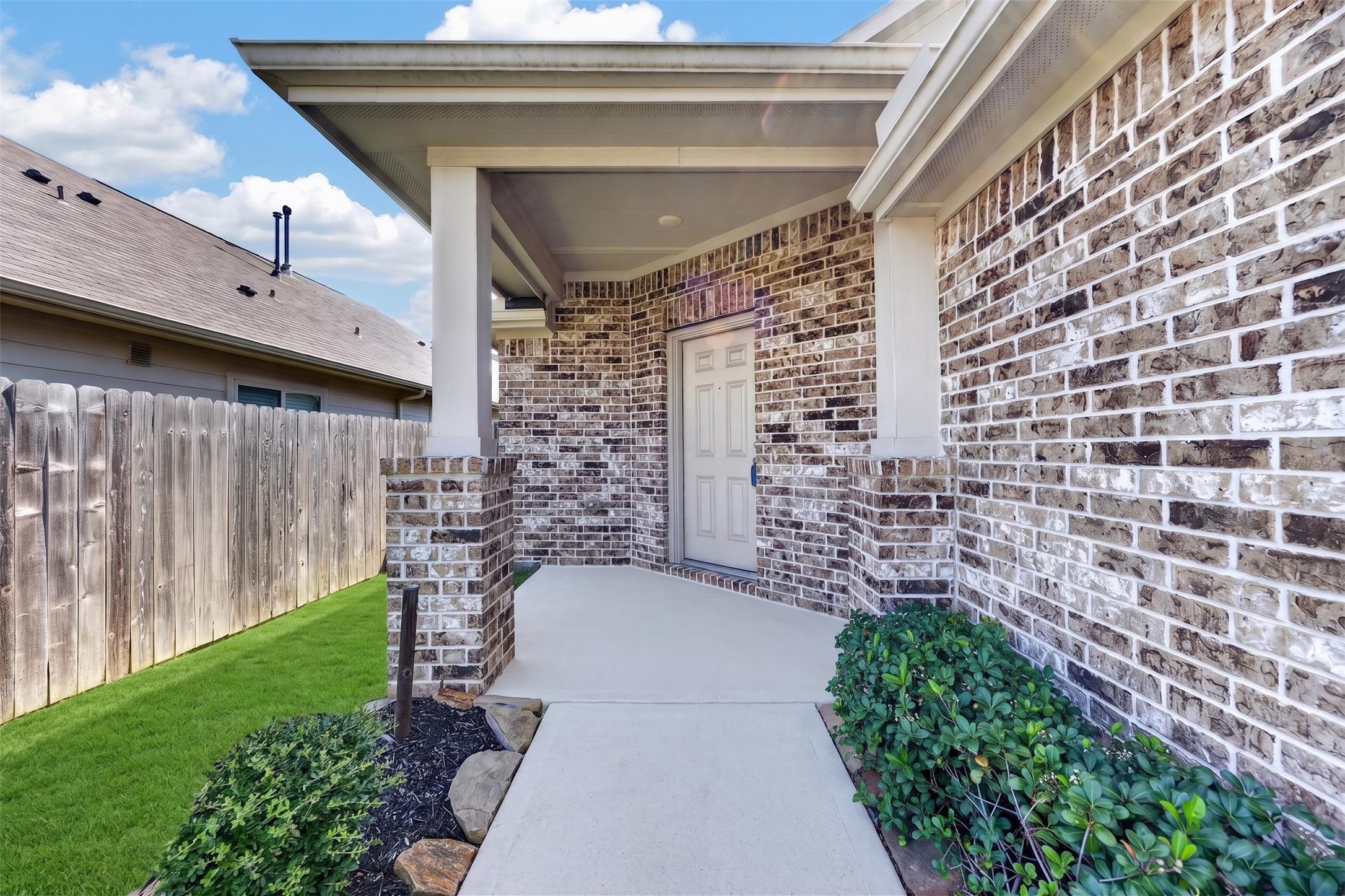 8811 Trenton Landing Lane Property Photo 4