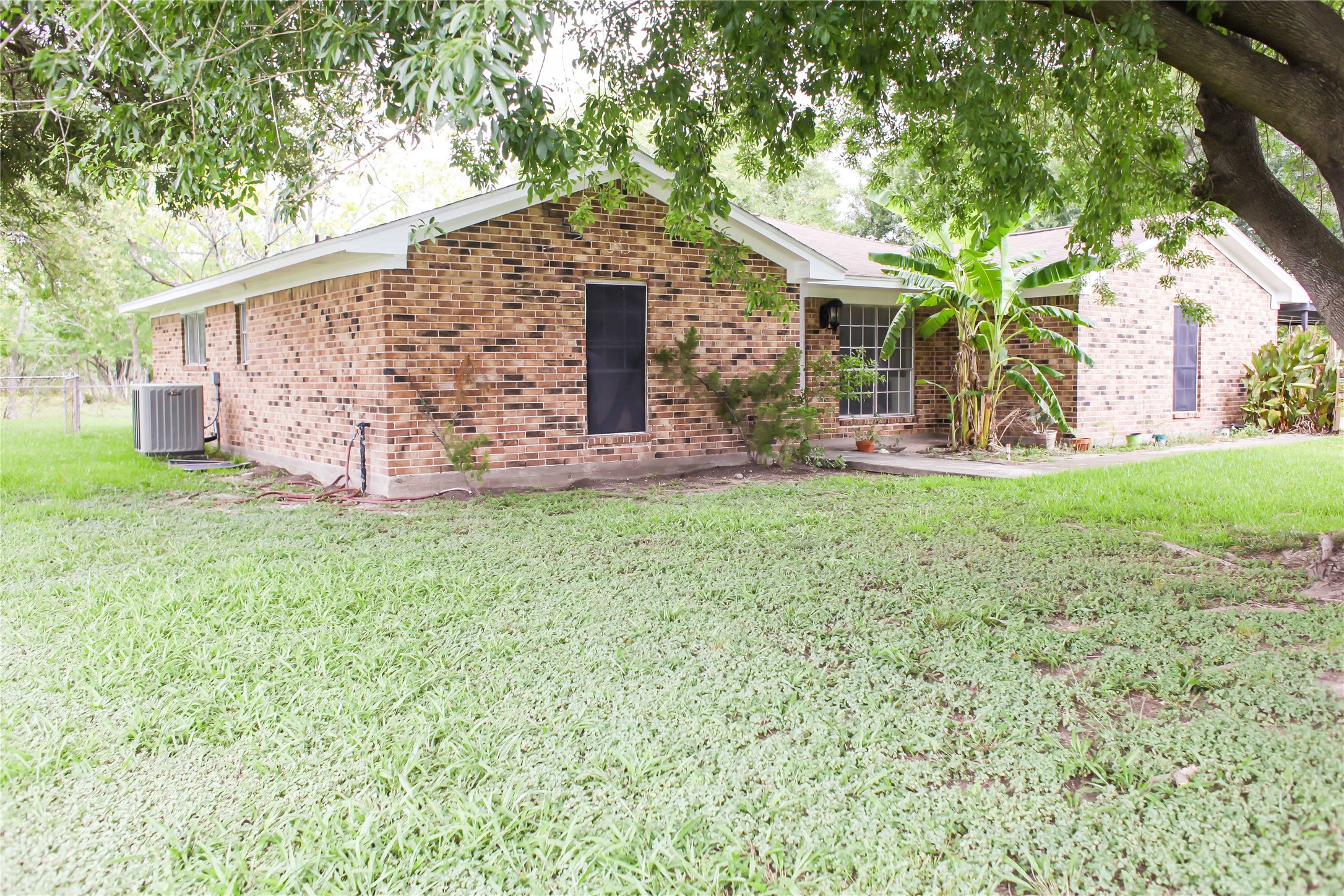 912 Robinson Road Property Photo 2