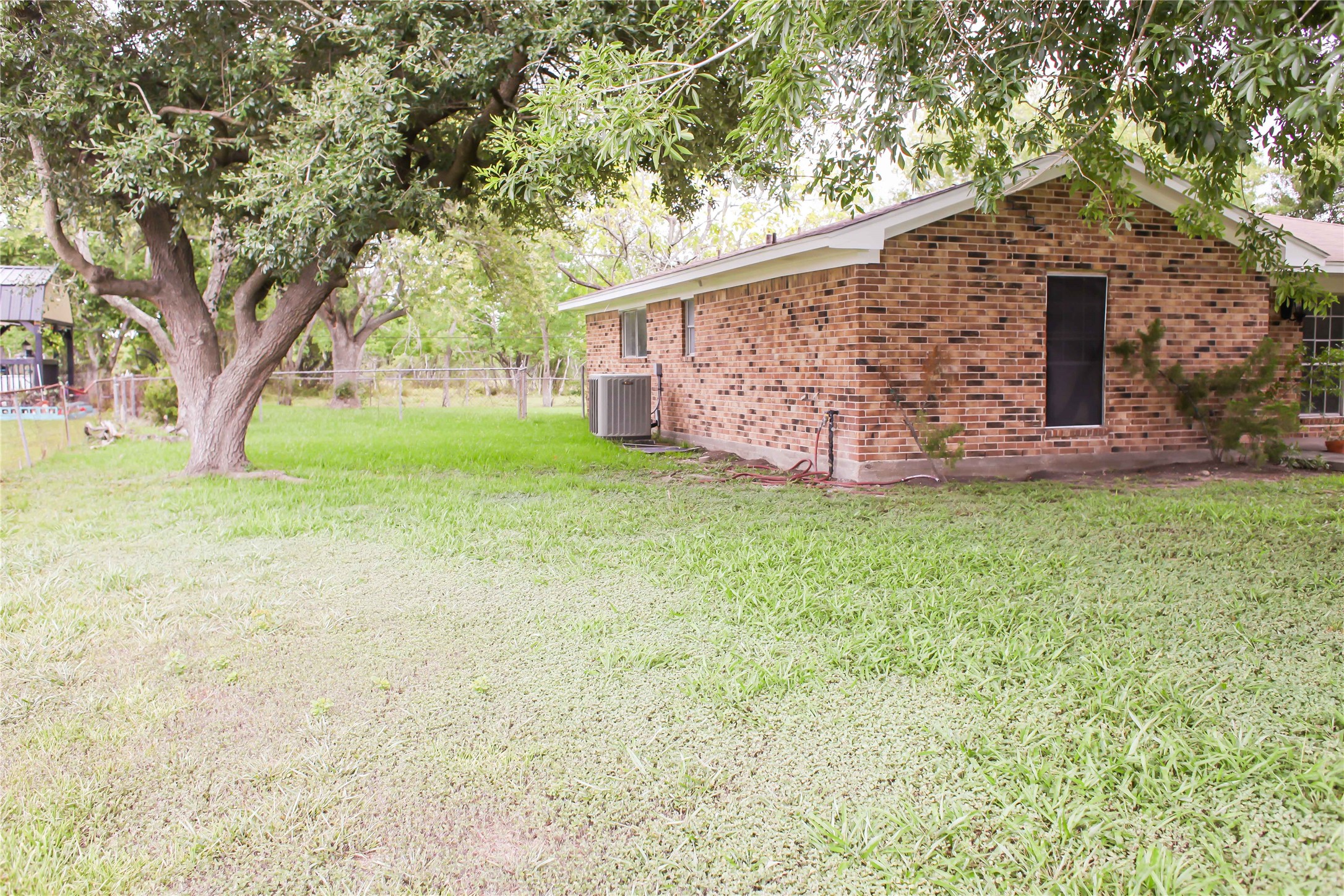 912 Robinson Road Property Photo 3