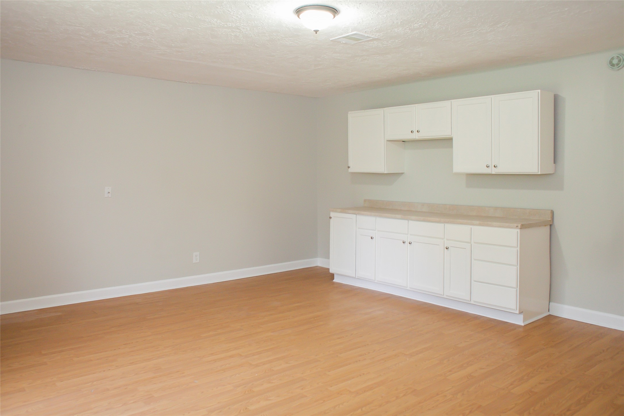 912 Robinson Road Property Photo 8