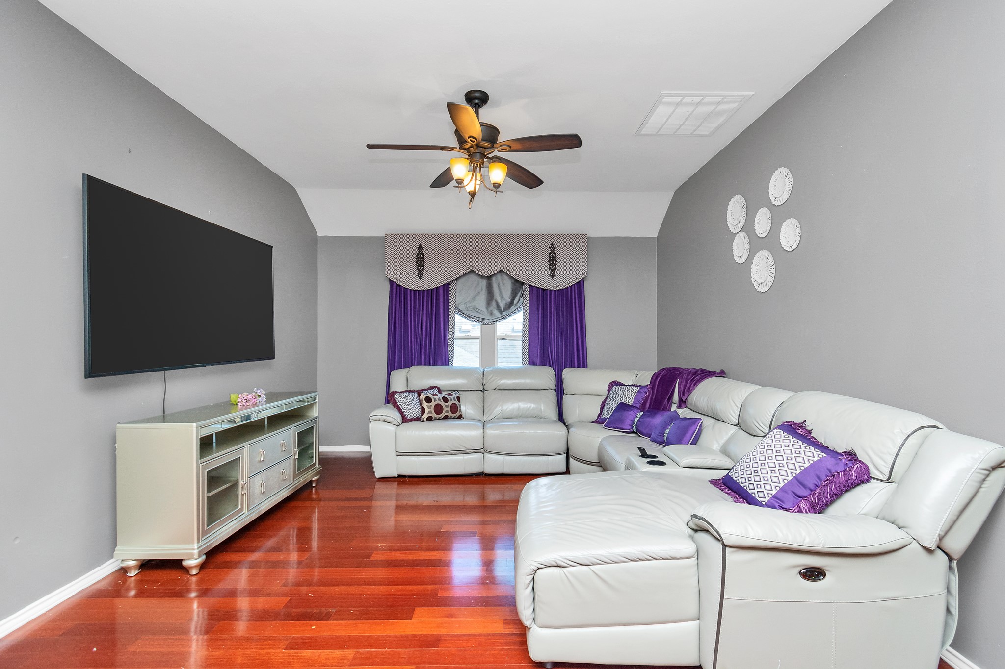 7410 Lake Run Lane Property Photo 6
