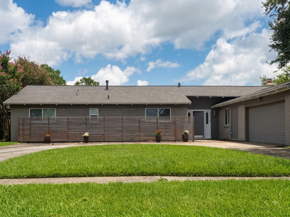 15319 Diana Lane Property Photo 3