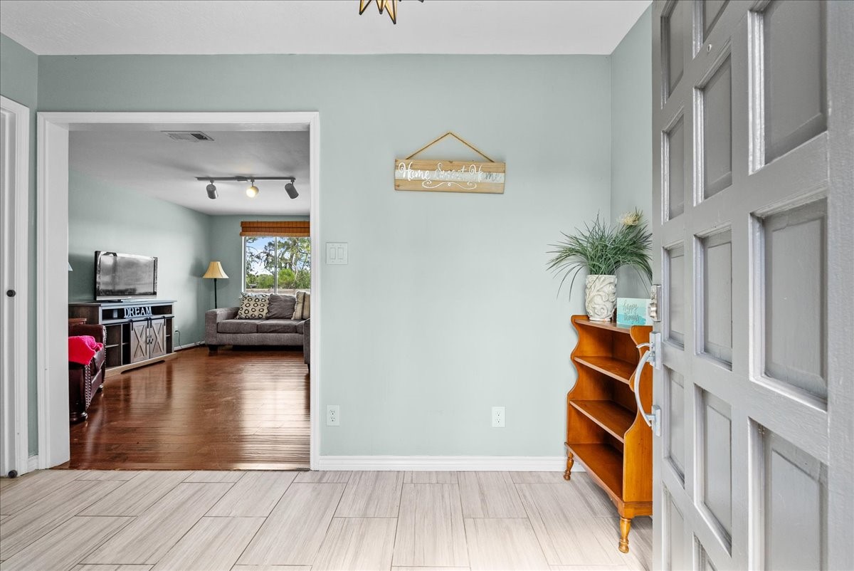15319 Diana Lane Property Photo 6