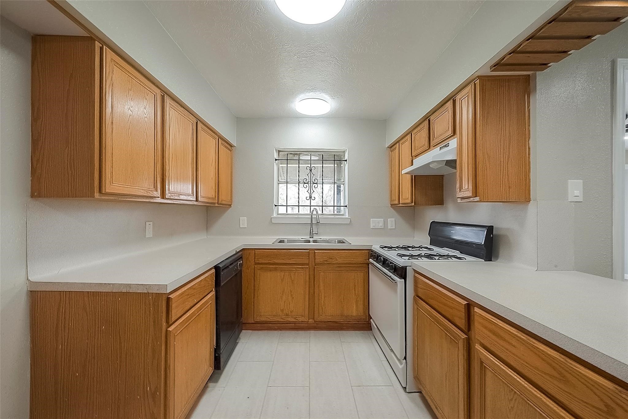 5874 Reed Road Property Photo 13