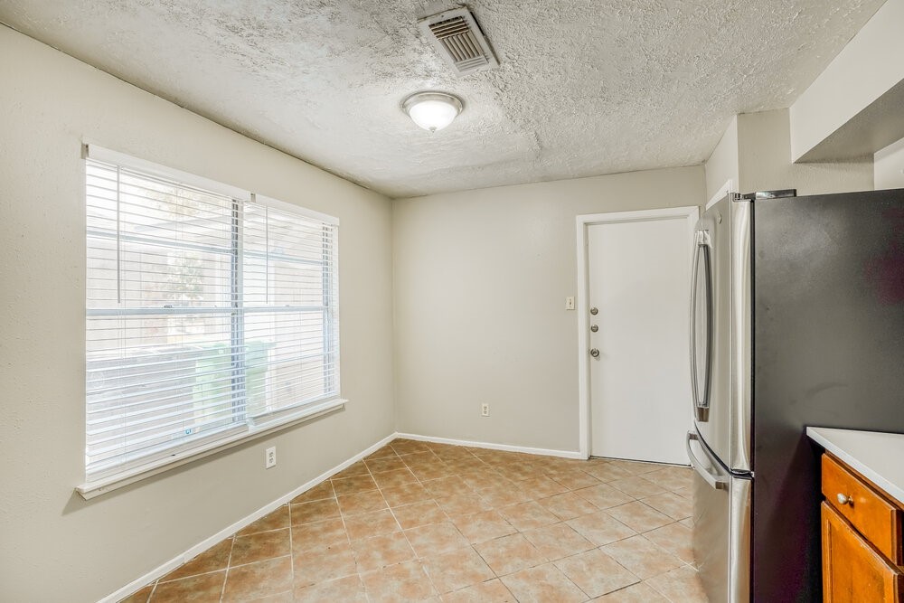 8403 Quail Burg Lane Property Photo 7