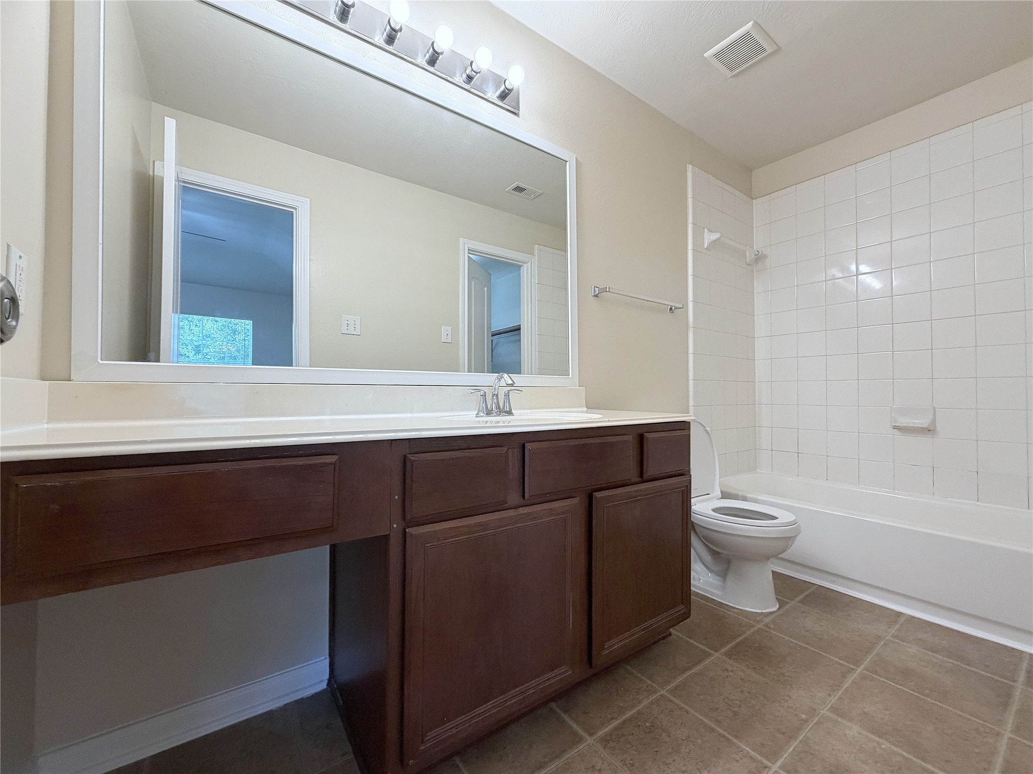 12543 S Ashford Villa Lane Property Photo 13