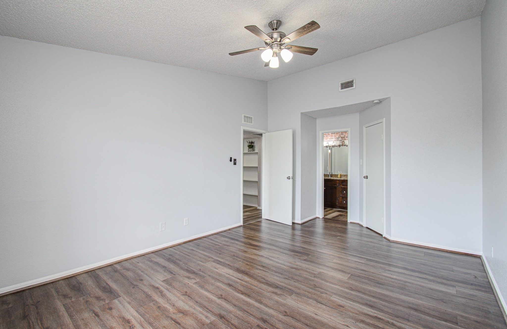 10101 S Gessner Road 405 Property Photo 4