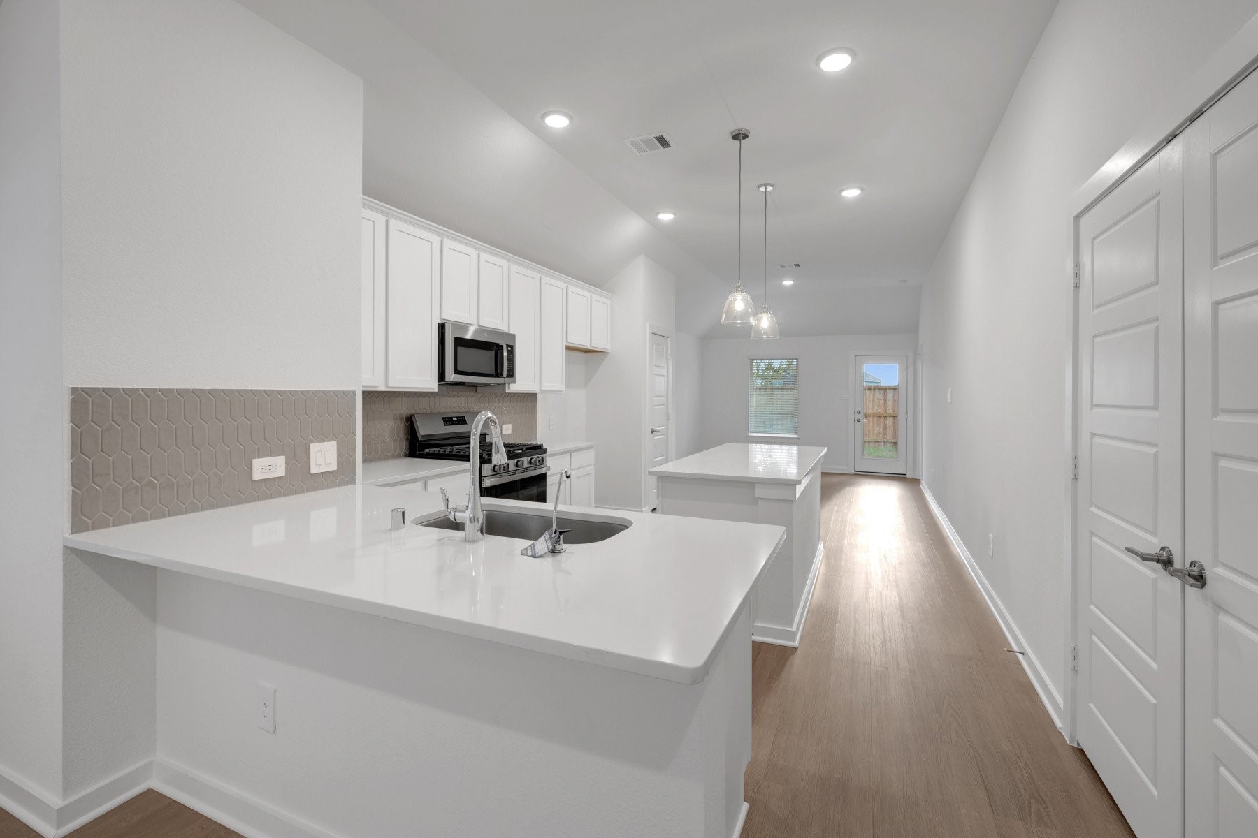 10318 Navarro Path Property Photo 3