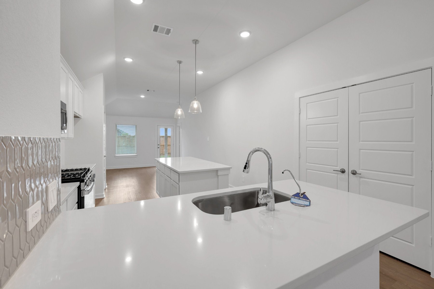10318 Navarro Path Property Photo 14