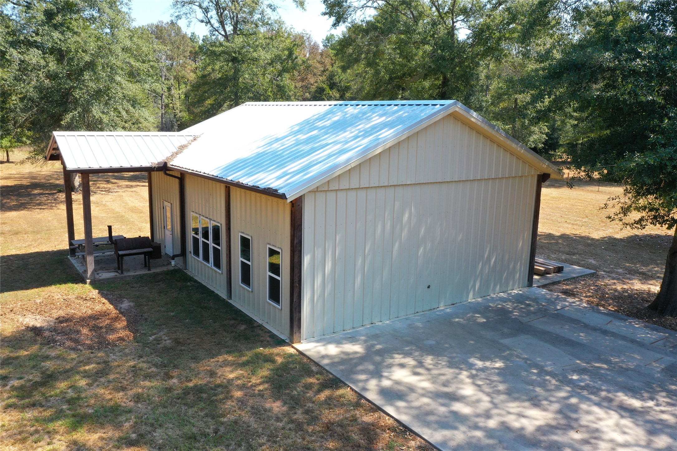 251 Everitt Rd Property Photo 1