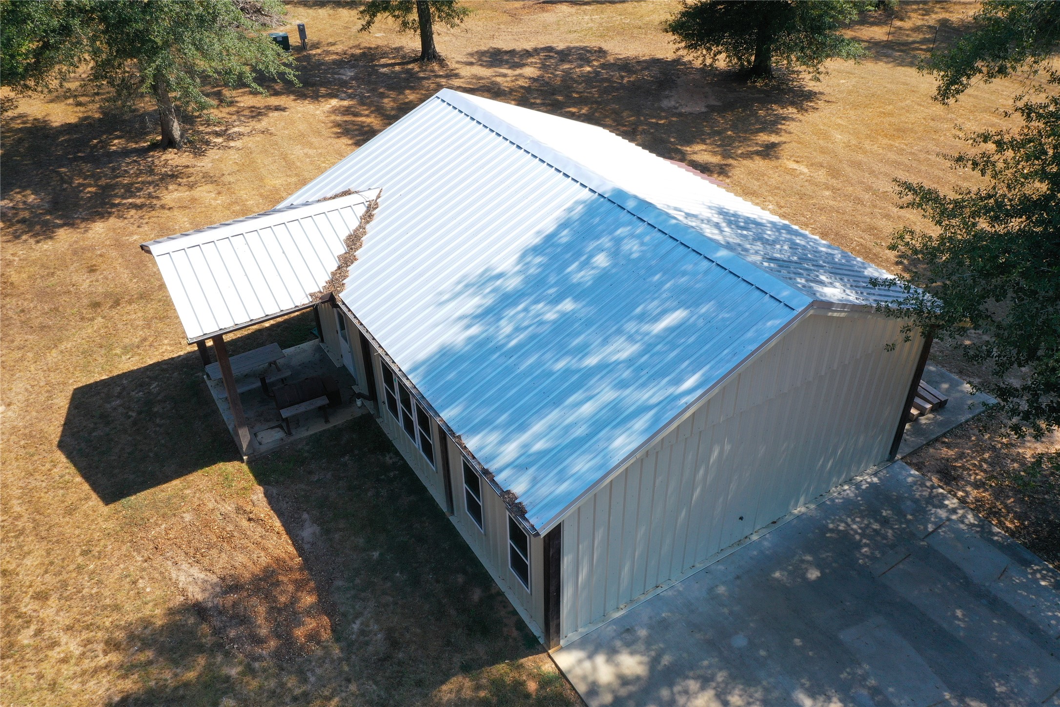 251 Everitt Rd Property Photo 2