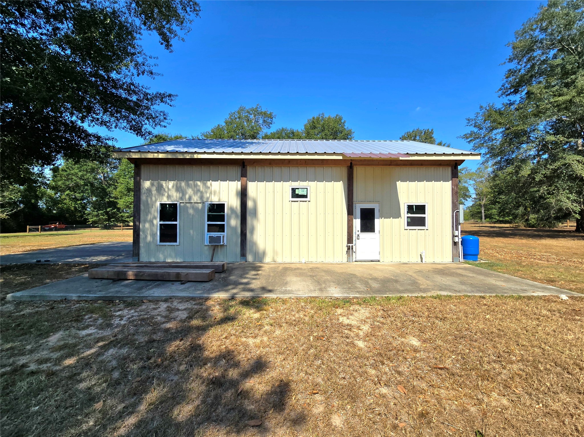251 Everitt Rd Property Photo 8