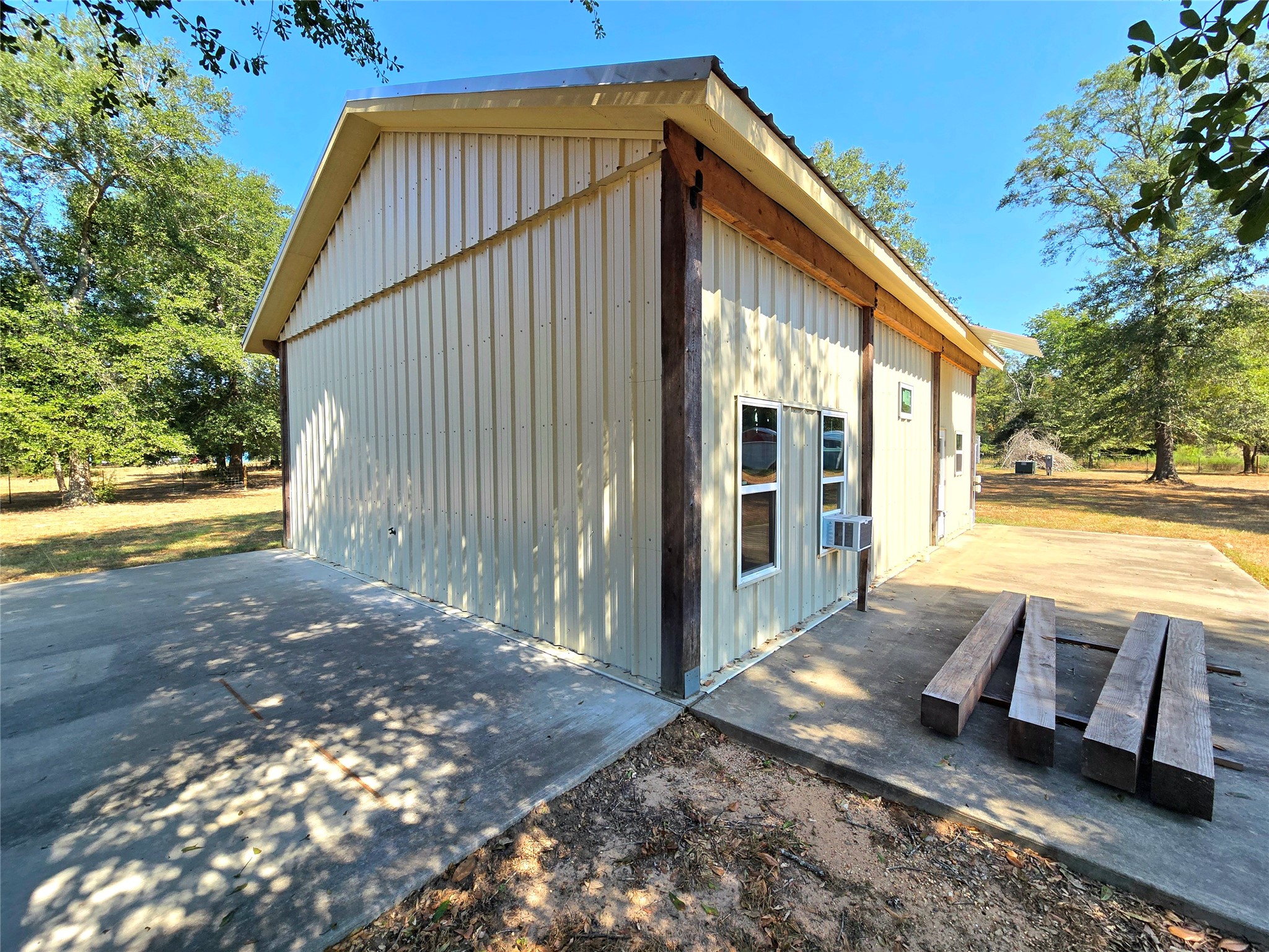 251 Everitt Rd Property Photo 10