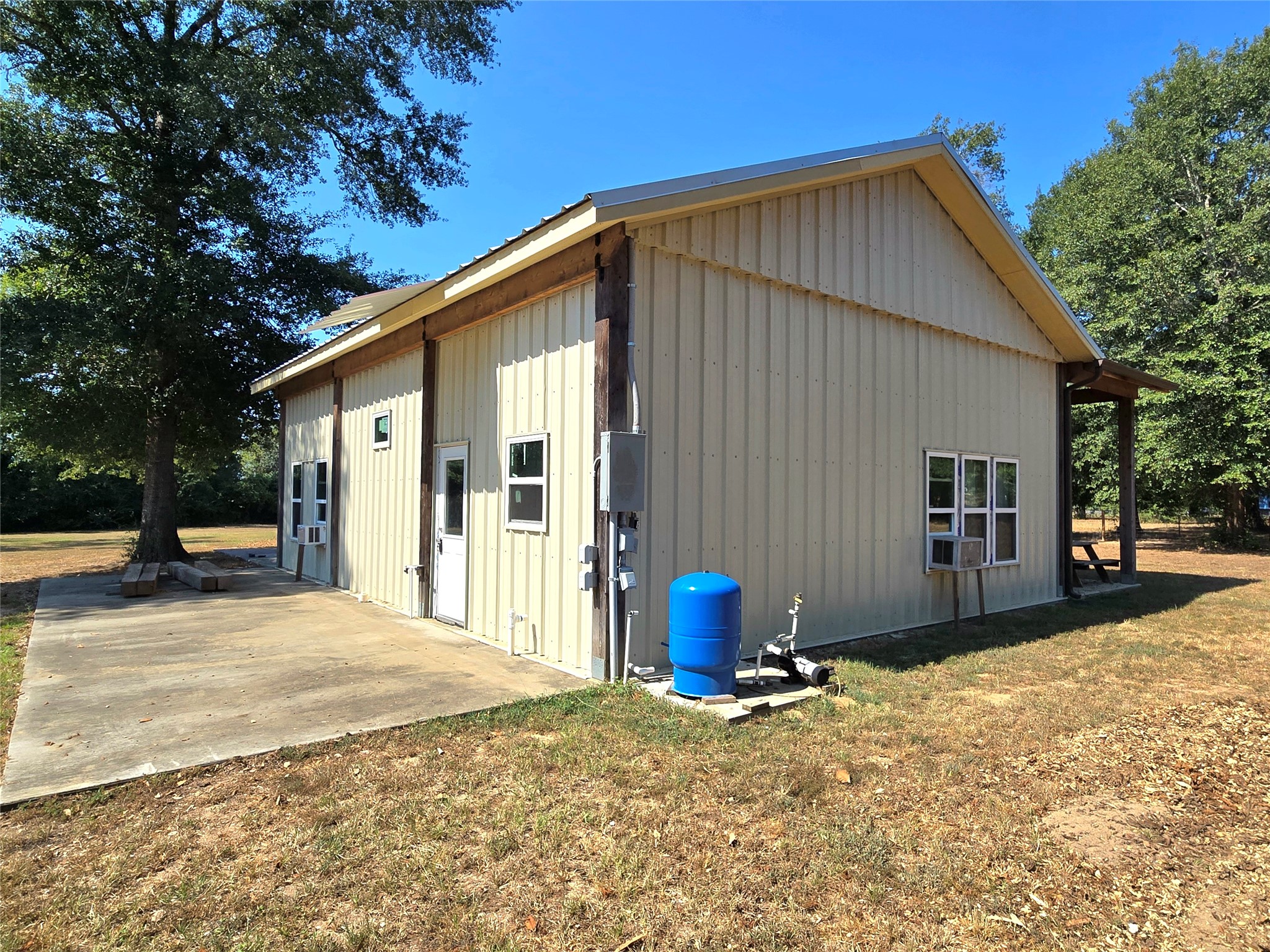 251 Everitt Rd Property Photo 11
