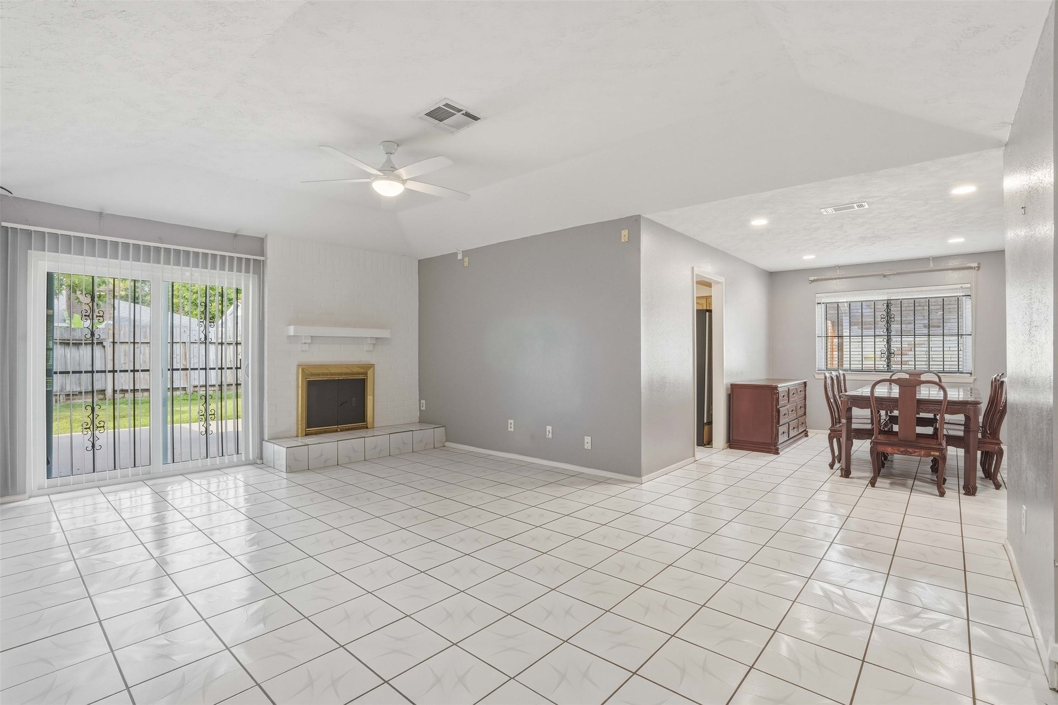 10514 Long River Drive Property Photo 4