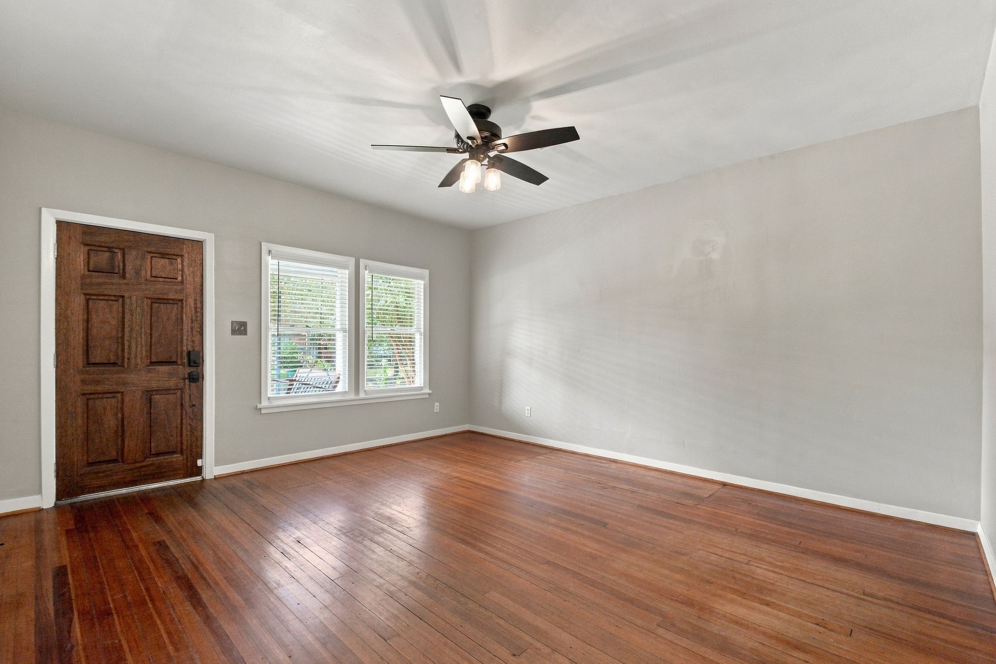 905 Pizer Street Property Photo 3