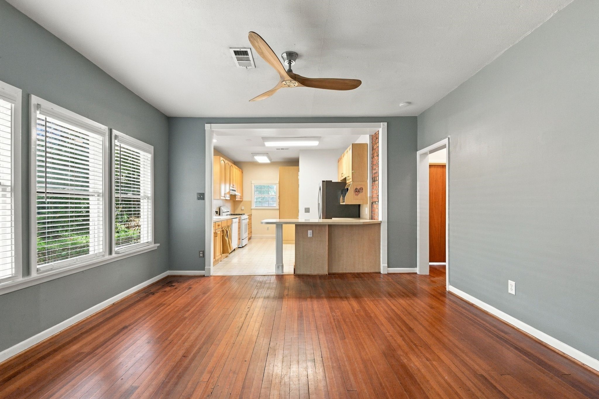 905 Pizer Street Property Photo 5