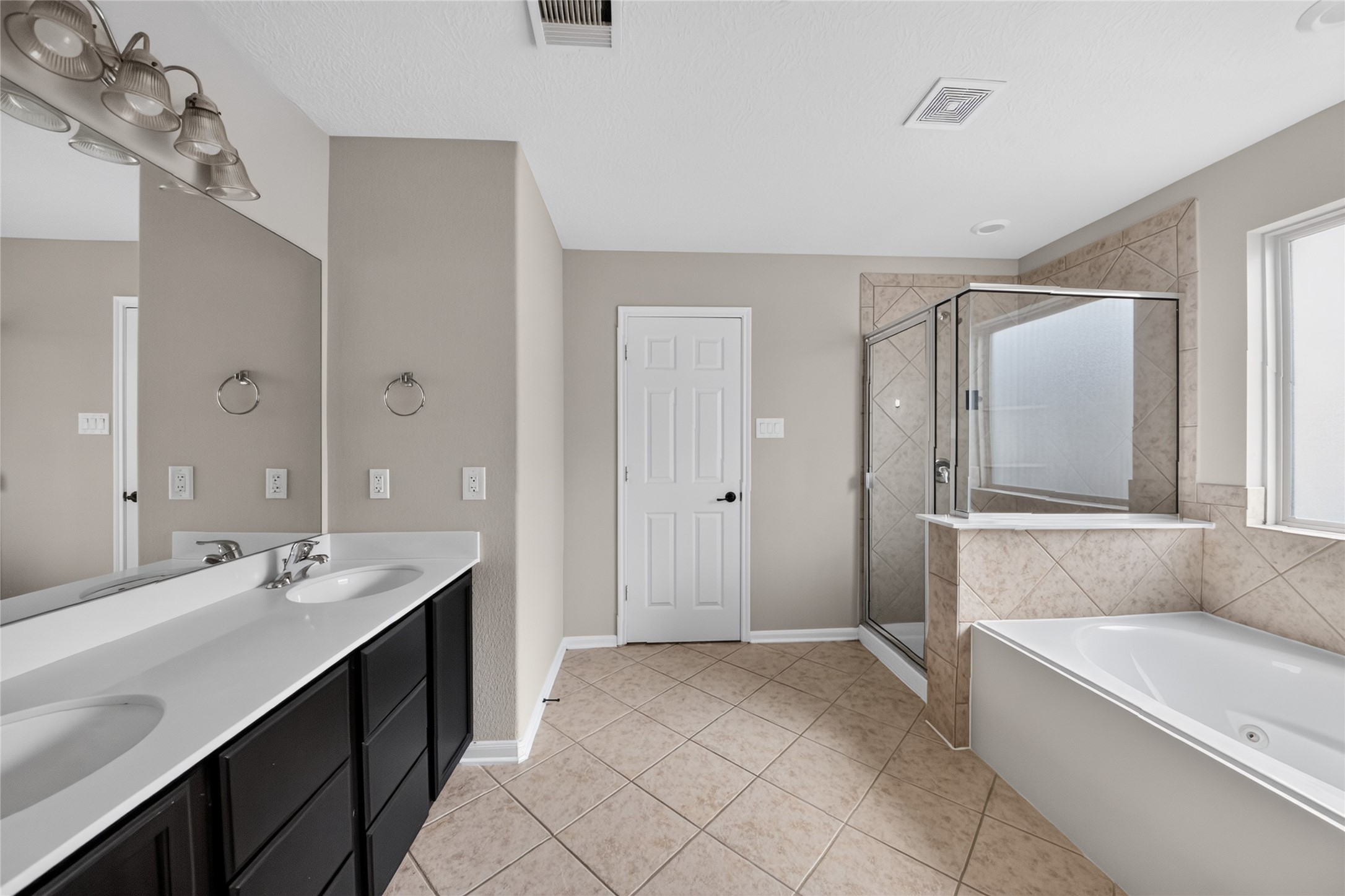 15806 Copper Oak Lane Property Photo 28
