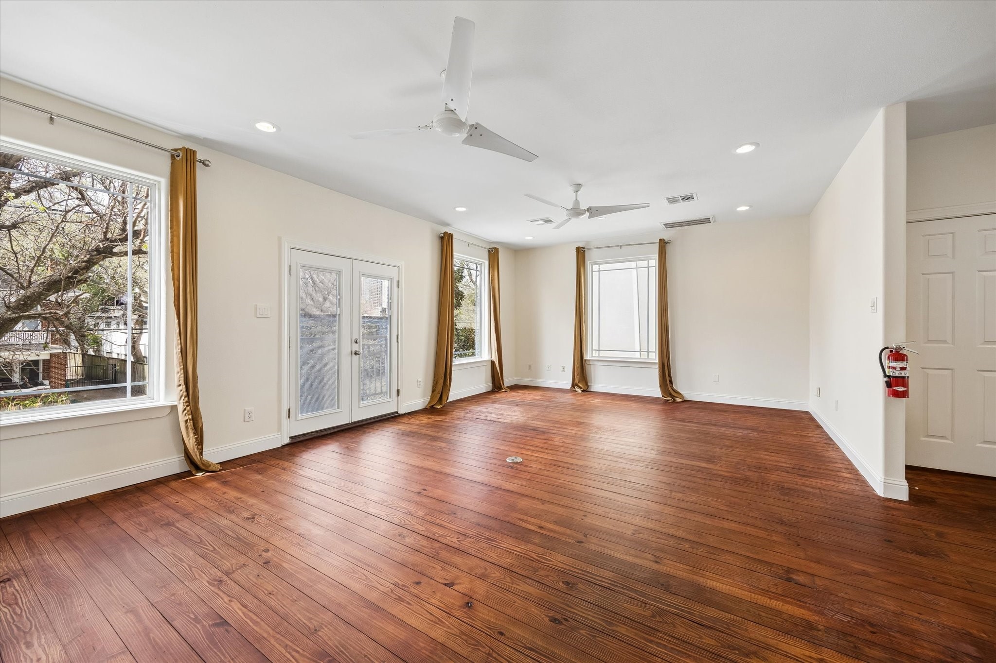 4011 Garrott Street Property Photo 8